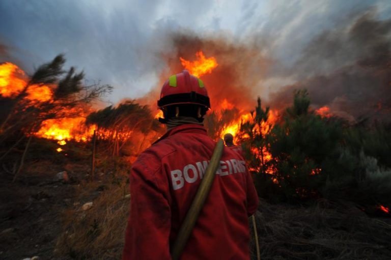 MAIS DE 60 CONCELHOS DE 11 DISTRITOS EM RISCO MÁXIMO DE INCÊNDIO