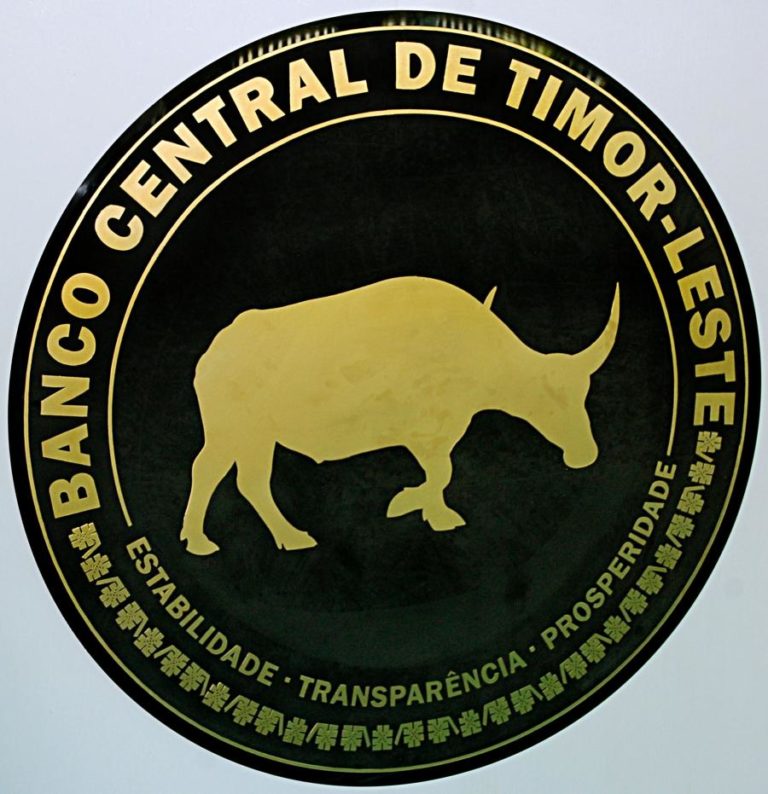 BANCO CENTRAL DE TIMOR LESTE ATRIBUI PRÉMIOS A BNU E JORNALISTA ANTÓNIO SAMPAIO