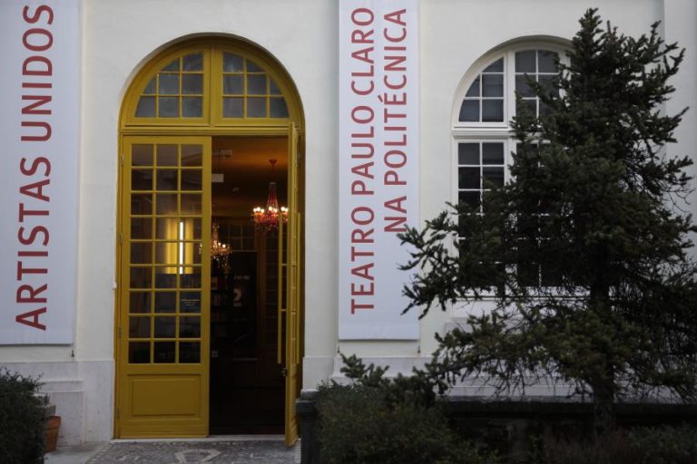 “QUARTOS” DE ENDA WALSH ENCENADO POR JORGE SILVA MELO ESTREIA-SE DIA 30