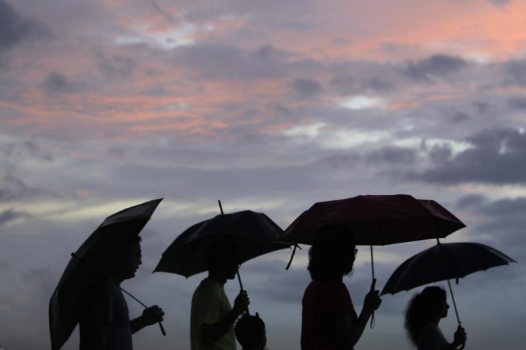 AÇORES COM AVISOS METEOROLÓGICOS DEVIDO A CHUVA E TROVOADA