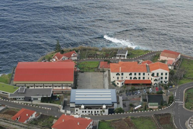 CERCA DE 42.000 ALUNOS E 6.200 PROFESSORES REGRESSAM ÀS AULAS A PARTIR DE HOJE NA MADEIRA