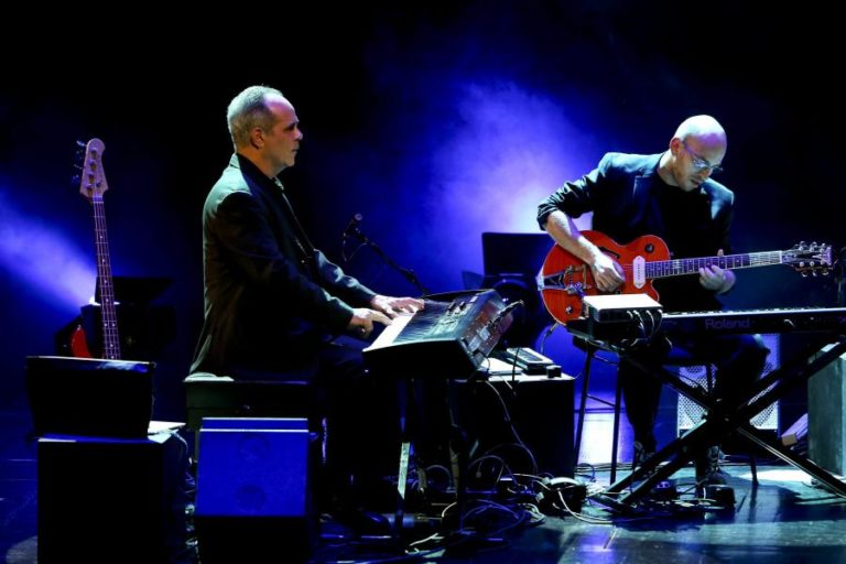 CLÃ, NOISERV, RODRIGO LEÃO, EXPENSIVE SOUL NO TEATRO VIRGÍNIA ATÉ DEZEMBRO