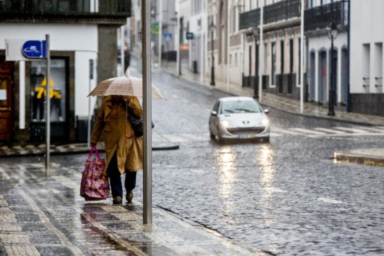 GRUPO CENTRAL DOS AÇORES SOB AVISO LARANJA DEVIDO À CHUVA FORTE