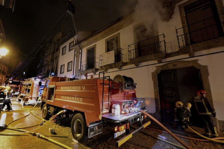 COVID-19: UM BOMBEIRO INFETADO E 15 DE QUARENTENA NOS VOLUNTÁRIOS DE GUIMARÃES