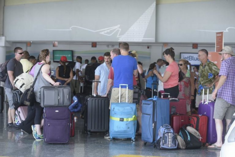 COVID-19: MNE PORTUGUÊS LAMENTA EXCLUSÃO DO CONTINENTE DO CORREDOR AÉREO BRITÂNICO