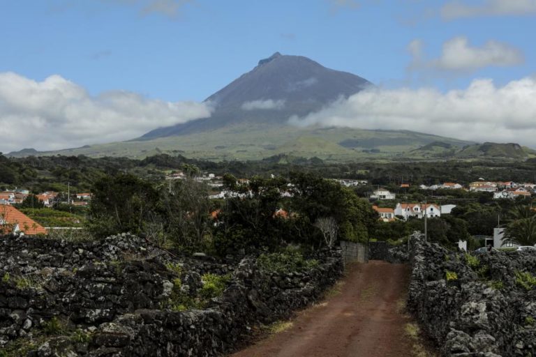 COVID-19: AÇORES COM MAIS UM CASO EM SÃO MIGUEL E UMA RECUPERAÇÃO NO PICO