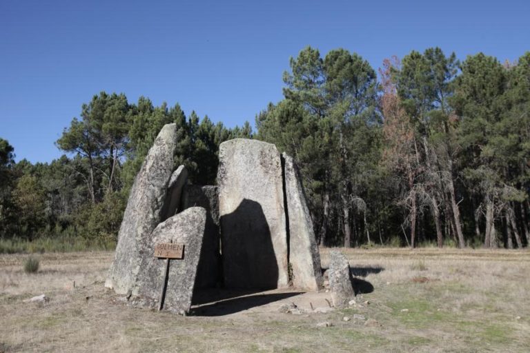 MUNICÍPIO DE AGUIAR DA BEIRA REQUALIFICA DÓLMEN I DO CARAPITO