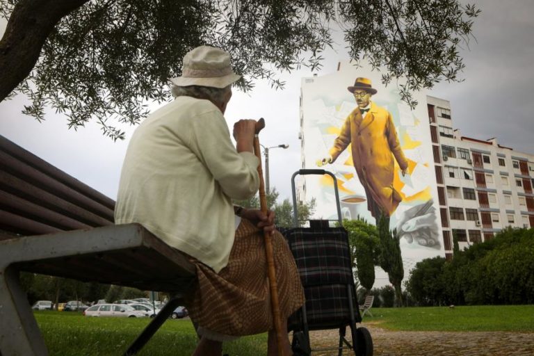 “MENSAGEM” DE FERNANDO PESSOA COM TRÊS EDIÇÕES BILINGUES EM PORTUGAL