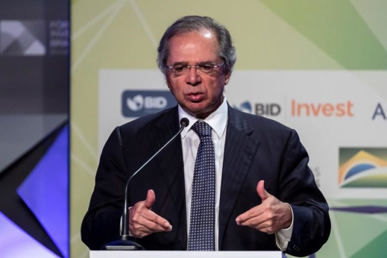 MINISTRO BRASILEIRO MINIMIZA QUEDA RECORDE DO PIB E DIZ QUE PAÍS VOLTOU A CRESCER
