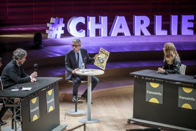 CHARLIE HEBDO REPUBLICA CARICATURAS DE MAOMÉ ANTES DO JULGAMENTO DO ATENTADO