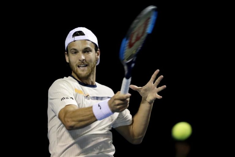 JOÃO SOUSA ELIMINADO NO TORNEIO DE KITZBUHEL PELO POLACO HUBERT HURKACZ