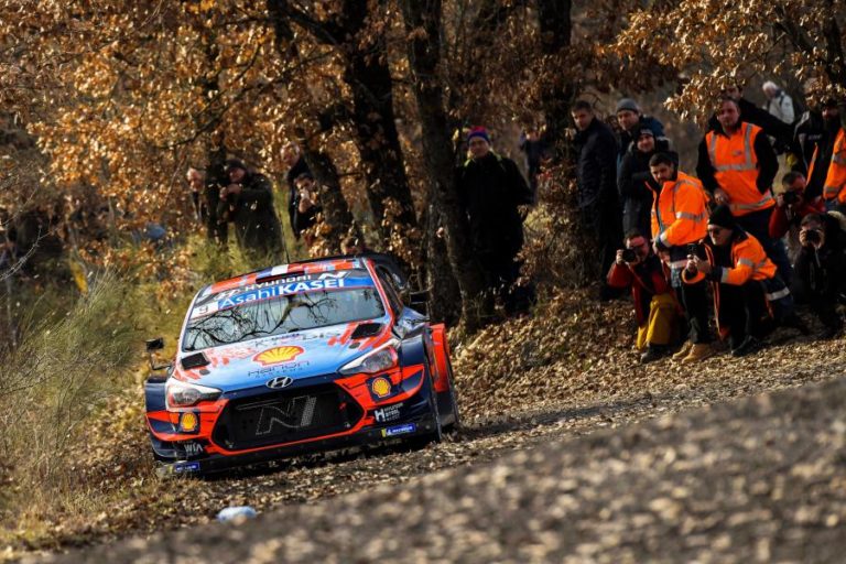 SÉBASTIEN LOEB LIDERA RALI DA TURQUIA APÓS DUAS ESPECIAIS