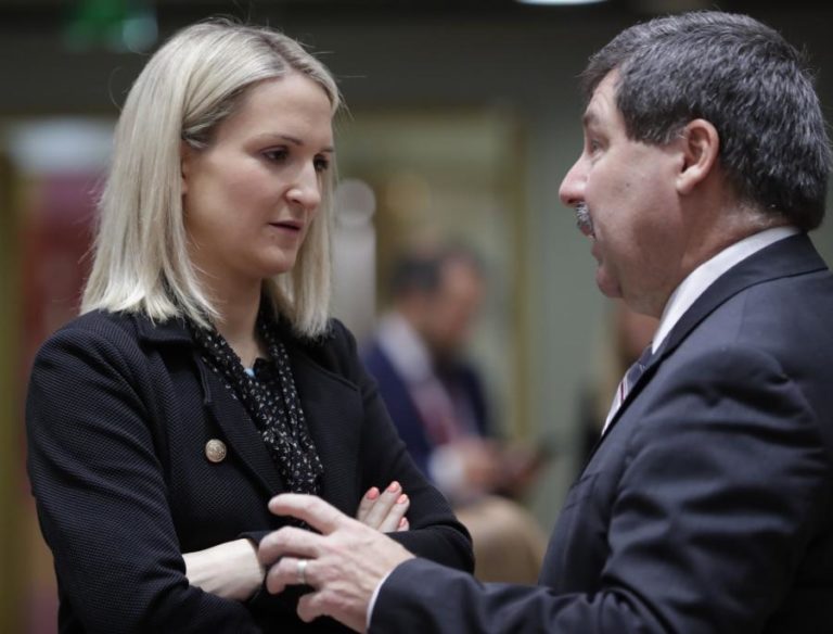 BREXIT: MINISTRA IRLANDESA REFUTA ACUSAÇÕES DE BORIS JOHNSON SOBRE BLOQUEIO EUROPEU
