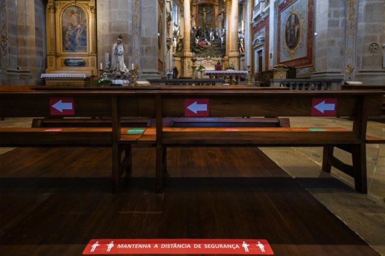 COVID-19: VATICANO DEFENDE REGRESSO PRESENCIAL DAS MISSAS