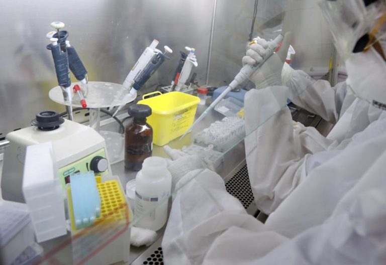 COVID-19: MAIS DE 300 TRATAMENTOS EM ESTUDO OU EM ENSAIOS CLÍNICOS