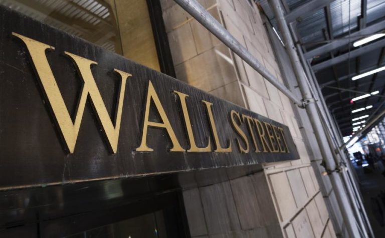 WALL STREET REAGE NO VERDE AOS NÚMEROS DO DESEMPREGO MAS PERDE ENTRETANTO