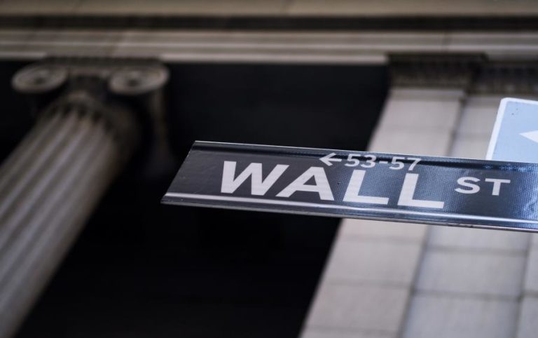 WALL STREET SOBE À ESPERA DE SINAIS SOBRE POLÍTICA MONETÁRIA