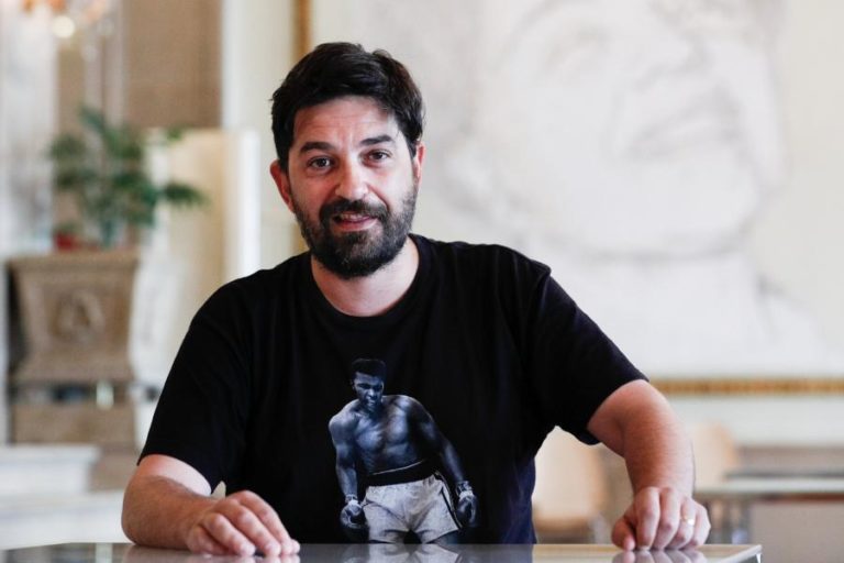 TEMPORADA ABRE COM “ENORME PROCURA” NO TEATRO D. MARIA II – DIRETOR ARTÍSTICO