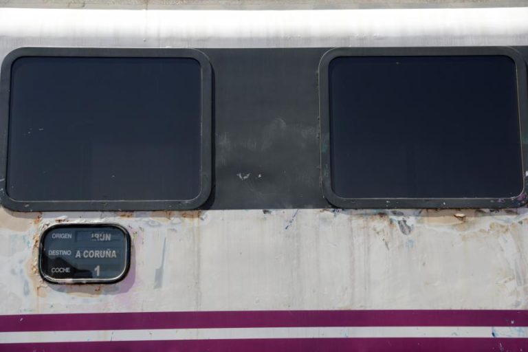 ESPANHOLA RENFE DIZ QUE CONTRATO PREVÊ QUE CP RETIRE O AMIANTO DE CARRUAGENS VENDIDAS