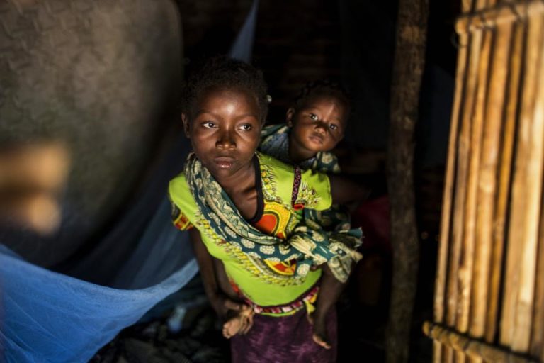 MOÇAMBIQUE/ATAQUES: PRIMEIRA-DAMA MOÇAMBICANA ENVIA DONATIVOS A DESLOCADOS DE CABO DELGADO