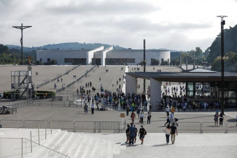 COVID-19: SANTUÁRIO DE FÁTIMA DIZ QUE NENHUM TRABALHADOR FOI CONVIDADO A DEIXAR INSTITUIÇÃO