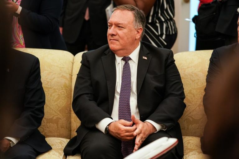 POMPEO ADMITE “CONTENCIOSOS” NAS NEGOCIAÇÕES DE PAZ ENTRE AFEGÃOS