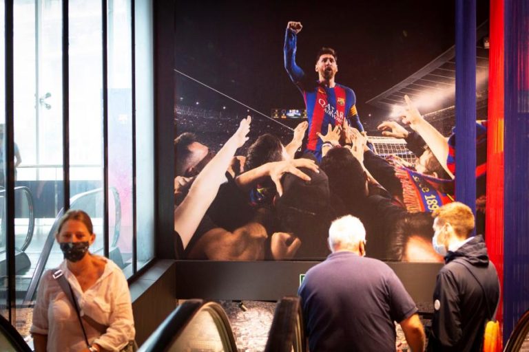MESSI APRESENTOU-SE NO CENTRO DE TREINOS DO FC BARCELONA