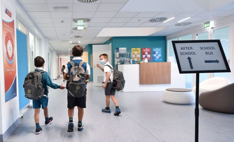 COVID-19: MILHÕES DE CRIANÇAS NA EUROPA VOLTARAM HOJE ÀS AULAS DE MÁSCARA
