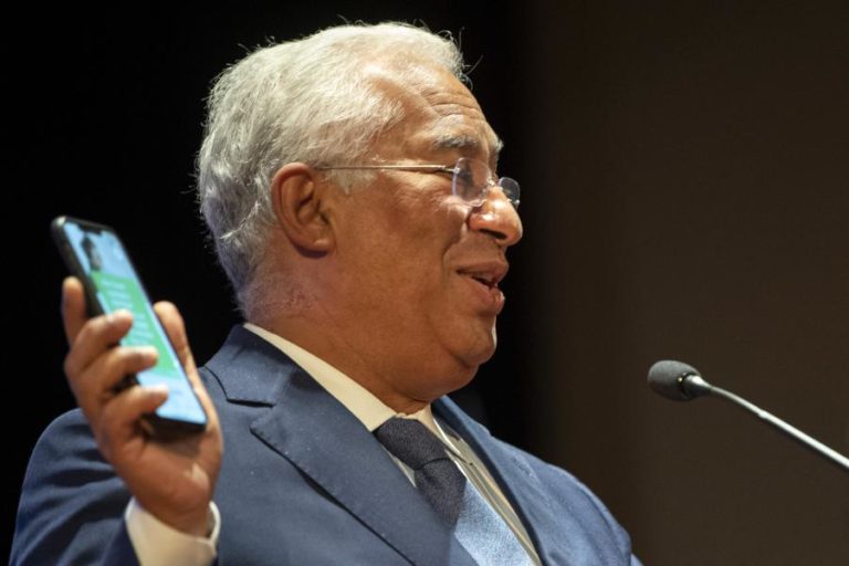 COVID-19: COSTA DIZ QUE INSTALAR APLICAÇÃO ‘STAYAWAY COVID’ É UM “DEVER CÍVICO”