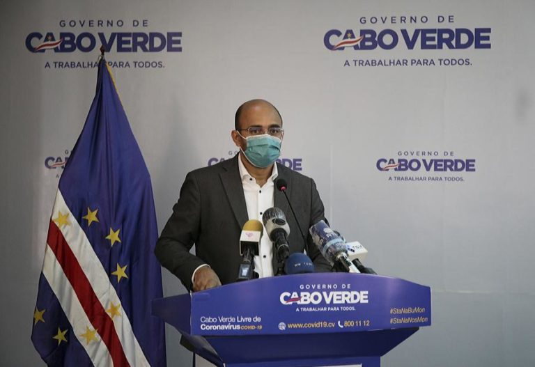COVID-19: GOVERNO DE CABO VERDE LEVA USO DE MÁSCARAS NA VIA PÚBLICA AO PARLAMENTO