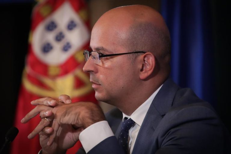 OE2021: AUMENTO DO SALÁRIO MÍNIMO DEVE TER SIGNIFICADO MAS SER EQUILIBRADO – MINISTRO DAS FINANÇAS