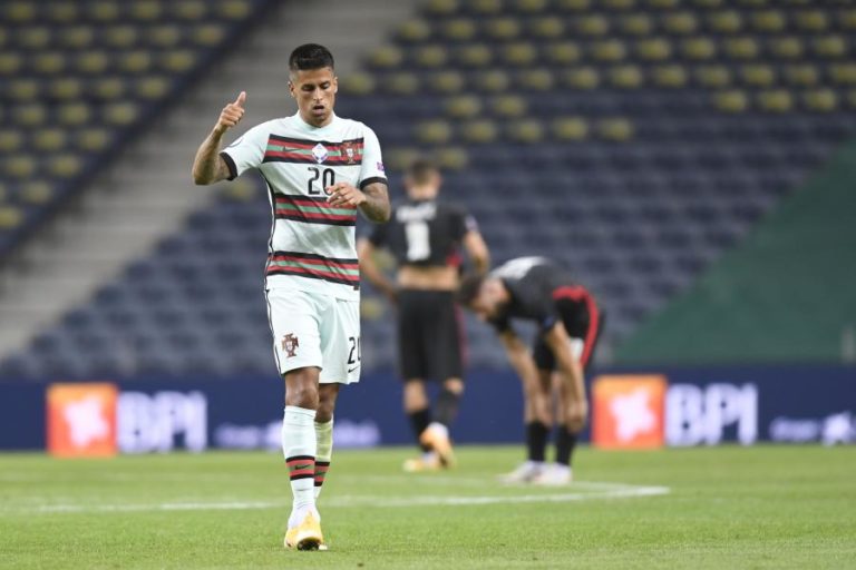 LIGA DAS NAÇÕES: PORTUGAL BATE CROÁCIA POR 1-0 AO INTERVALO