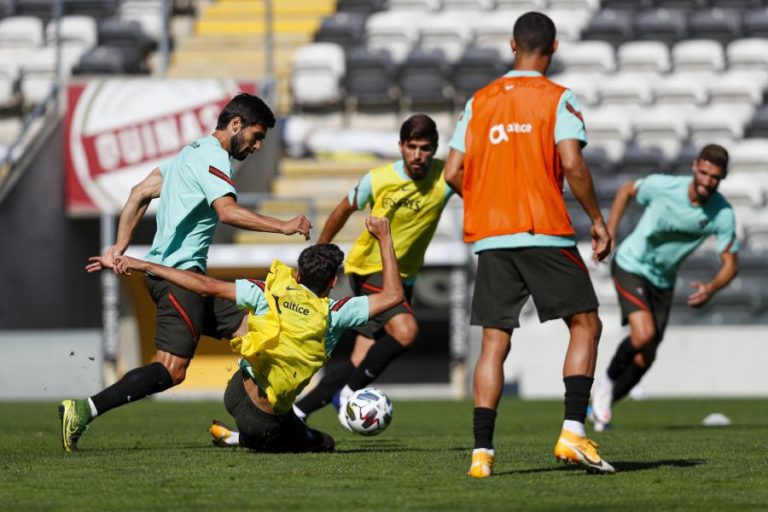‘SUPLENTES’ DE PORTUGAL CUMPREM ÚLTIMO TREINO ANTES DA PARTIDA PARA A SUÉCIA