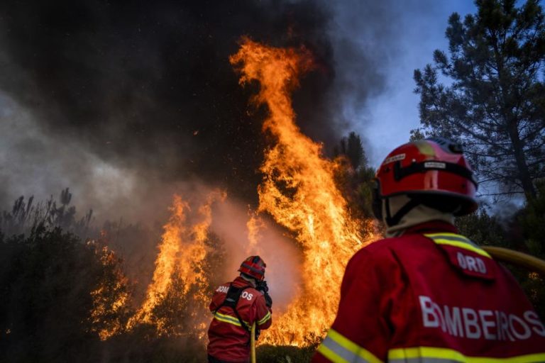 MAIS DE 1.000 OPERACIONAIS COMBATIAM 17 FOGOS RURAIS ÀS 16:15