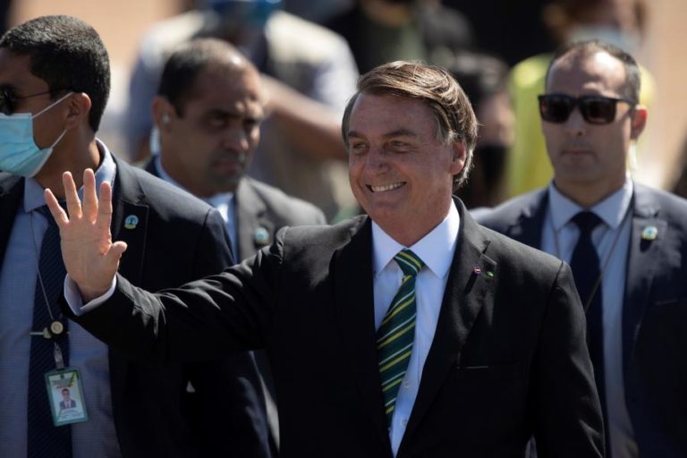PRESIDENTE DO BRASIL SUSPENDE DEBATE SOBRE MUDANÇAS EM PROGRAMAS SOCIAIS