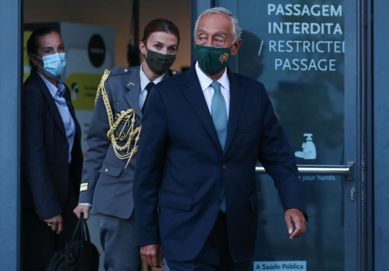 PRESIDENTE DA REPÚBLICA FELICITA ANA ROCHA DE SOUSA PELOS PRÉMIOS NO FESTIVAL DE VENEZA