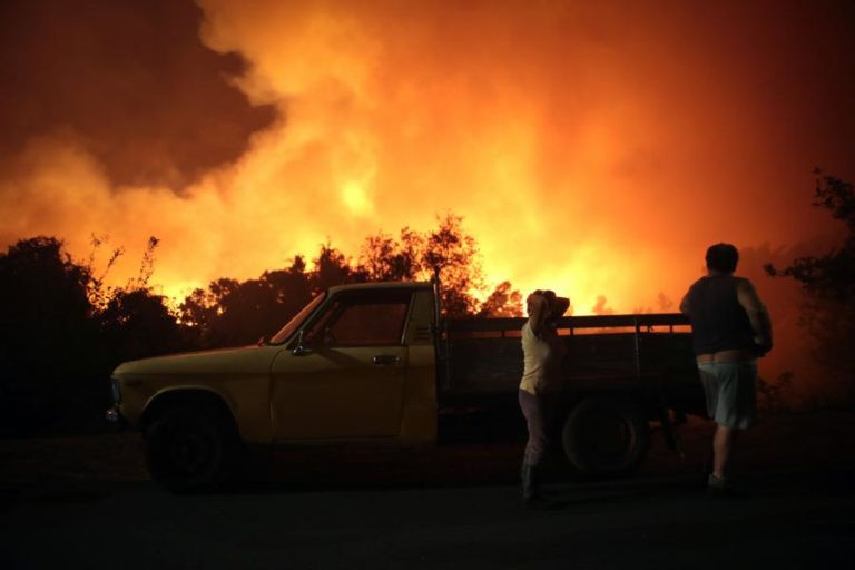 INCÊNDIO EM OLIVEIRA DE FRADES ALASTRA A CONCELHO VIZINHO, 700 OPERACIONAIS NO TERRENO