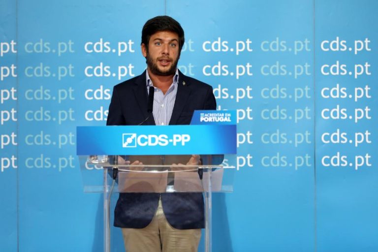 PRESIDENCIAIS: LÍDER DO CDS PERCEBE “AGITAÇÃO À ESQUERDA”, MAS SALIENTA QUE DIREITA “TEM UM PRESIDENTE”