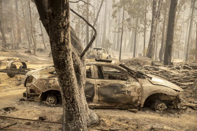 SOBE PARA DEZ O NÚMERO DE MORTOS EM INCÊNDIO NO NORTE DA CALIFÓRNIA