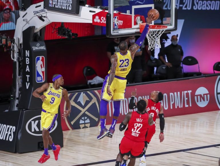 LAKERS VENCEM ROCKETS E ESTÃO A UM TRIUNFO DA FINAL DE CONFERÊNCIA NA NBA