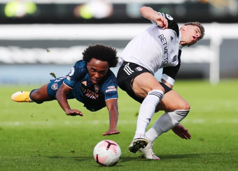 ARSENAL VENCE FULHAM NO ARRANQUE DA PREMIER LEAGUE