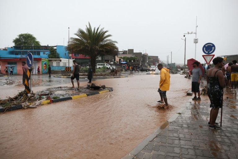 PM DE CABO VERDE PEDE À POPULAÇÃO QUE SE PROTEJA DAS CHUVAS FORTES EM SANTIAGO