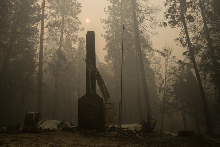 FUMO DOS INCÊNDIOS DA COSTA OESTE DOS ESTADOS UNIDOS JÁ CHEGA À EUROPA