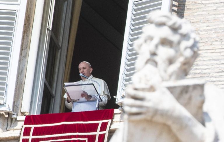 PAPA LAMENTA QUE OS CUIDADORES NÃO TENHAM RECONHECIMENTO E REMUNERAÇÃO ADEQUADOS