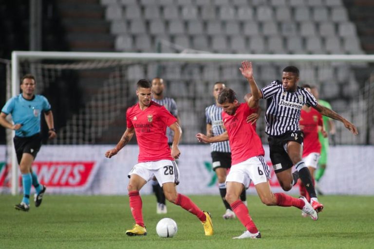 ADEPTOS DO FLAMENGO USAM REDES SOCIAIS PARA IRONIZAR ELIMINAÇÃO DO BENFICA NA ‘CHAMPIONS’