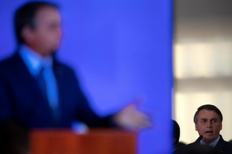 BOLSONARO REPUDIA DECLARAÇÕES DE JOE BIDEN SOBRE DESTRUIÇÃO DE FLORESTAS TROPICAIS NO BRASIL