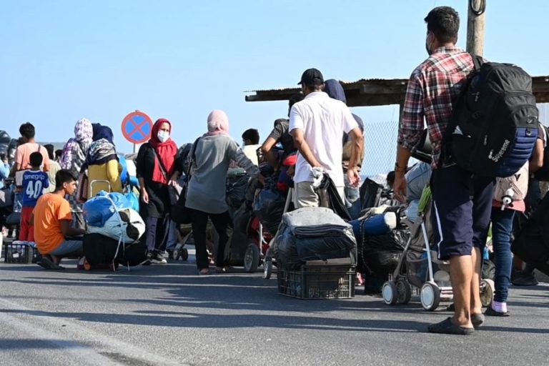 CERCA DE 6.000 MIGRANTES JÁ ESTÃO NO NOVO CAMPO EM LESBOS