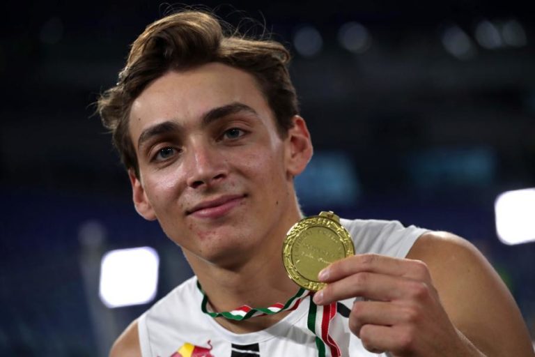 DUPLANTIS COM O MELHOR SALTO COM VARA AO AR LIVRE