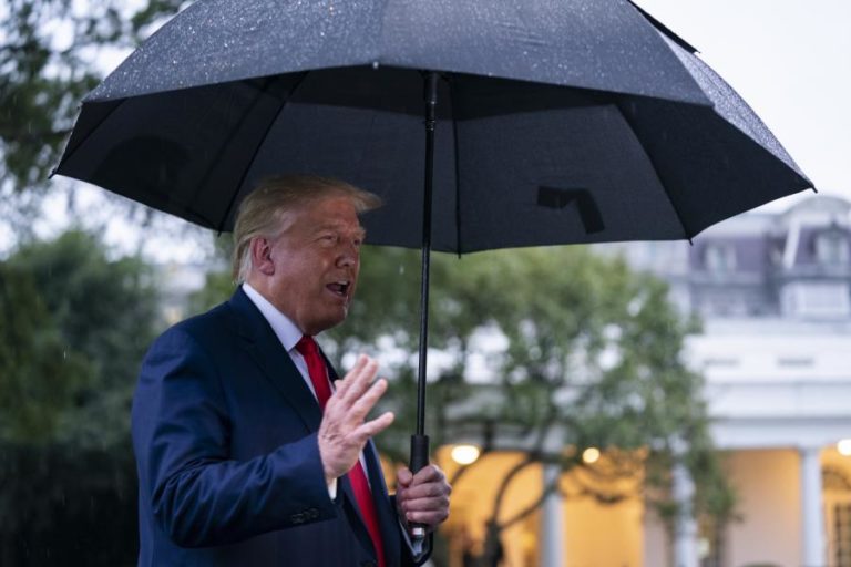 EUA/ELEIÇÕES: DONALD TRUMP REFORÇA ATAQUES AO VOTO POR CORRESPONDÊNCIA