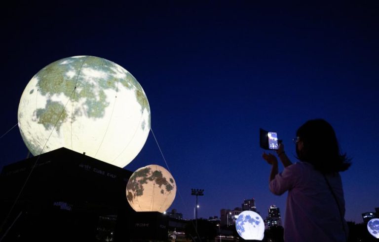 EMIRADOS ÁRABES UNIDOS ANUNCIAM MISSÃO ESPACIAL À LUA